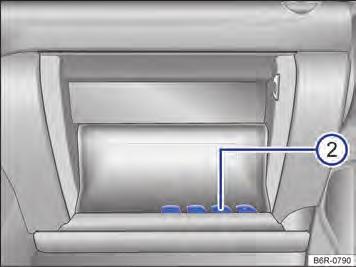 Para que o ar no interior do veículo possa ser renovado, não obstruir as aberturas de ventilação entre o vidro traseiro e a cobertura do compartimento de bagagem.
