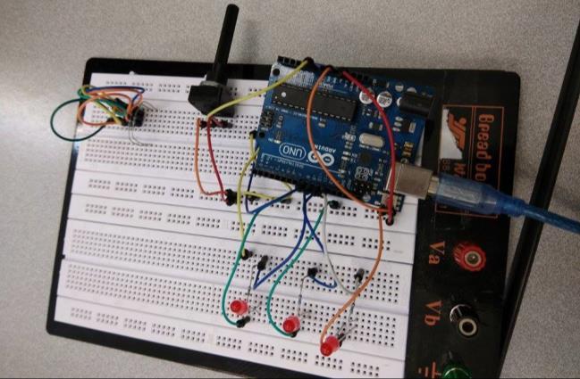 Protótipo/Testes Este teste foi realizado com o intuito de simular o funcionamento de um lampadário numa escala mais reduzida de modo a entender melhor o