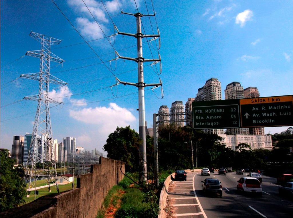 Fig. 2 - Torre Monotubular em Linha de 138 kv instalada em