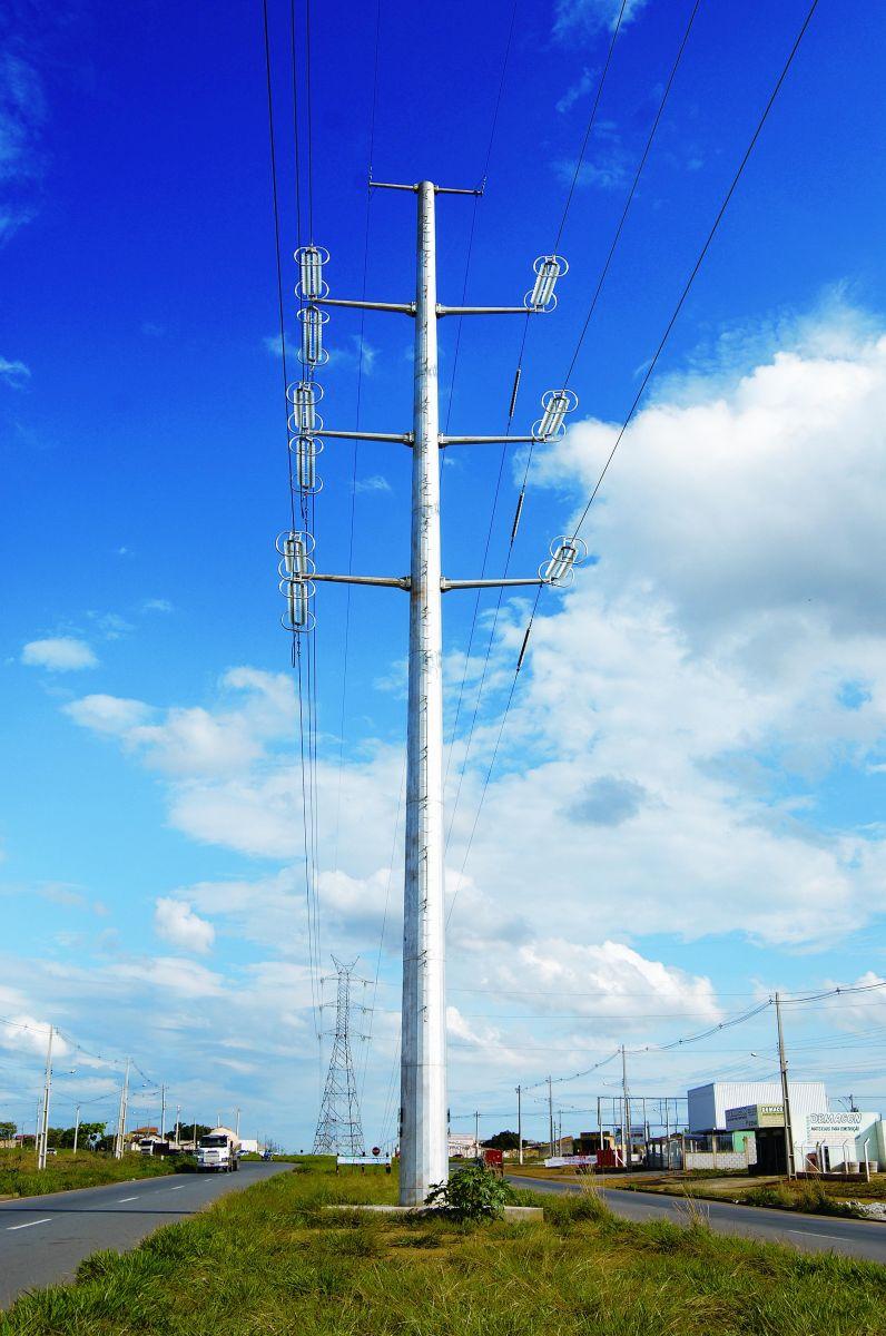 Fig. 3- Torre Monotubular em Linha de 230 kv