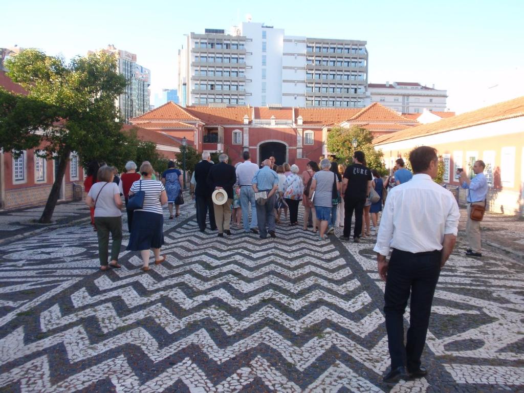 uma visita à Escola do Serviço de Saúde Militar (ESSM) no âmbito do VI Curso de Verão "Quadros