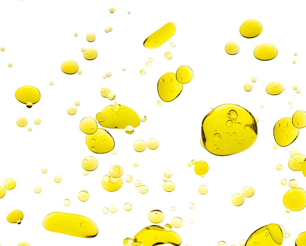 Os óleos são lipídeos encontrados nos vegetais que podem estar saturados ou insaturados, mas que estão em estado líquido em temperatura ambiente, podemos citar os óleos de soja, óleo de milho.