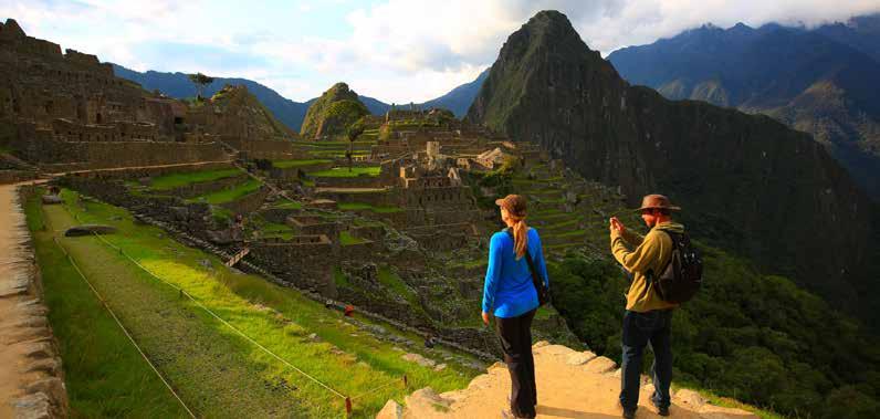 8 EXCURSÃO DE ENTEIRO A MACHU PICCHU Visita a Cidadela Sagrada Dos Incas e traslado à estação do trem de Poroy. Visitará um do centro energéticos mais importantes do mundo: Machu Picchu.