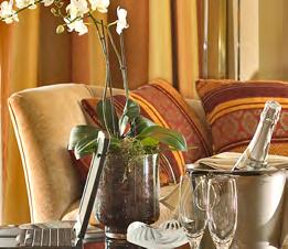 Atlântico, o Hotel Cascais Miragem dispõe de 192 quartos, incluindo 1 Suite Presidencial e 16