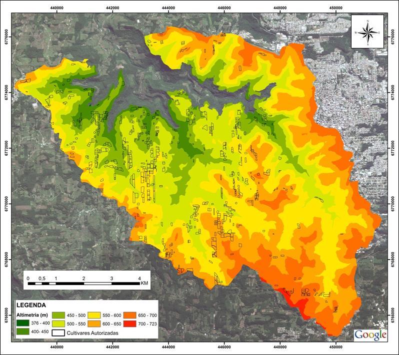 Vale dos Vinhedos possui uma variabilidade altimétrica aproximada entre 376 a 723 metros, na qual predominam vinhedos entre cotas que variam de 500 a 550 metros, numa área de 514,95 hectares,