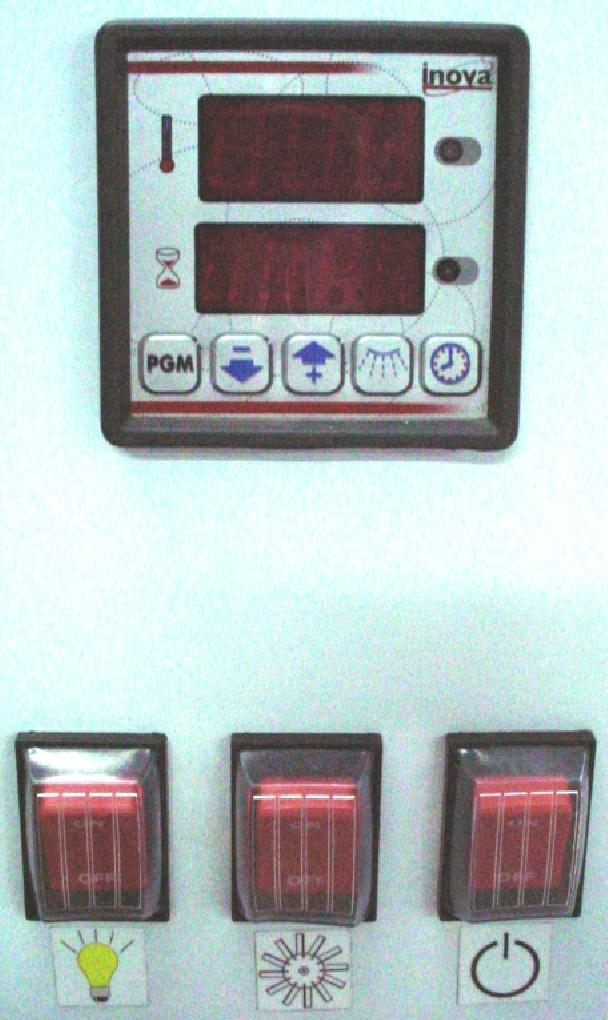 8 Painel de Controle Foto-02 1 - INSTALAÇÃO 1.1 Preparação do Piso O piso onde o forno será instalado, deverá ser nivelado. 1.2 Instalação d água.