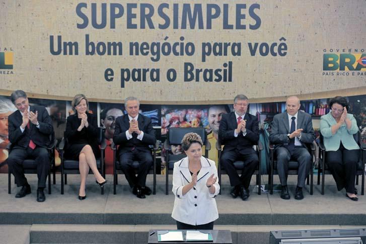 Notícias Notícias Fecomercio PresidentE Dilma Rousseff sancionou lei do Supersimples Maristela Moreira (*) Presidente Dilma Rousseff e ministros na cerimônia de sanção da lei do Supersimples (Foto:
