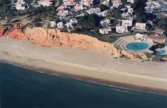 28 Mm3) Praia da Rocha (1970, 0.9 Mm 3 ; 1983, 0.1 Mm 3 ) Praia do Vau / Três Castelos (1983, 0.