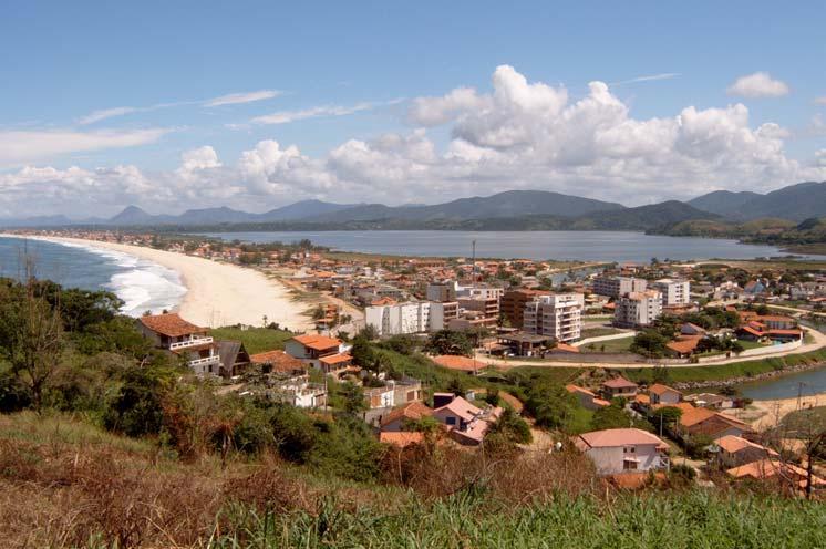 1 Localização Ponta Negra Localizada na costa sudeste brasileira, no estado do Rio de Janeiro, a cidade de Ponta Negra está numa região à beira mar, com constante incidência de ventos, que se