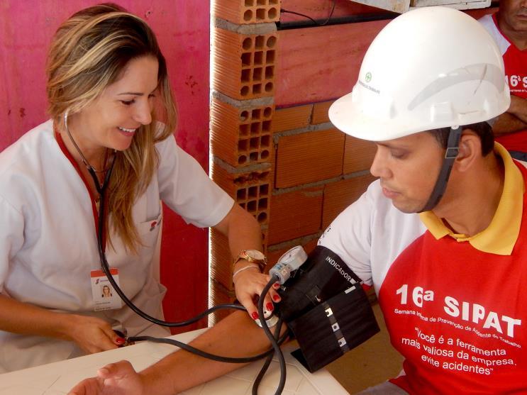 PROGRAMAS OCUPACIONAIS Programa de Controle Médico de Saúde Ocupacional - PCMSO Conhecimento especializado nas particularidades da construção civil; Atendimento integrado com a área assistencial e