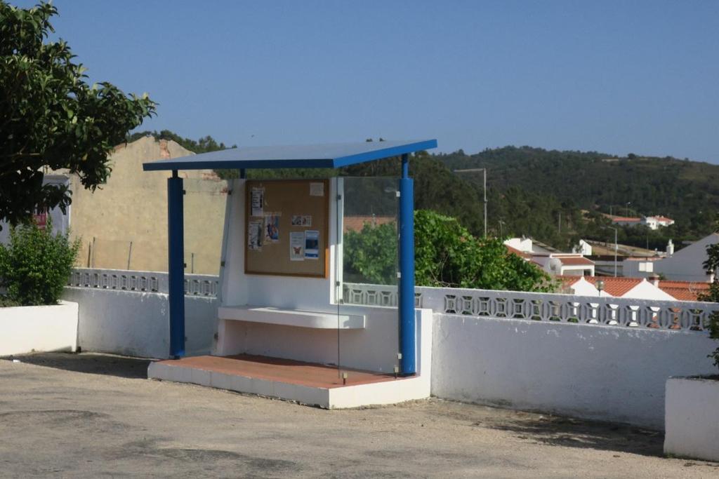 Transporte de passageiros Material circulante da Linha do Algarve muito envelhecido e degradação da linha ferroviária.