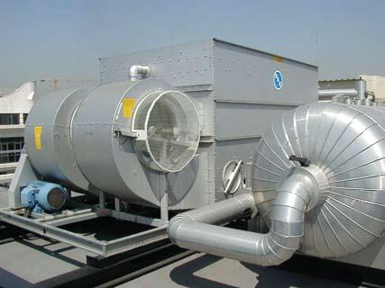 arrefecimento (Figura 2), ou outro equipamento de arrefecimento (por exemplo, um condensador evaporativo - Figura 3), a tubagem de recirculação, permutador de calor, bombas e todos