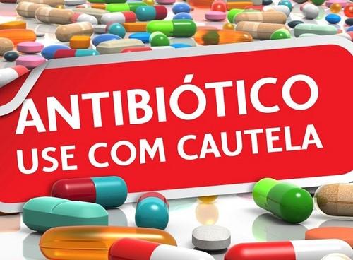 Antibióticos Antibióticos Substâncias produzidas por microrganismos que, atuando em baixas concentrações, inibem o crescimento ou a multiplicação de outros microrganismos