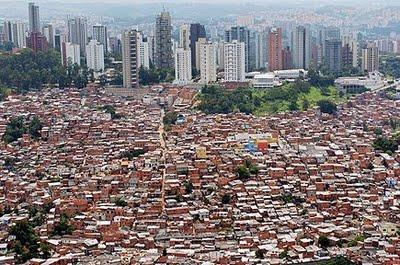 Escola de Chicago Em um clima de grande produtividade tanto para a pesquisa como para a docência, inúmeros pesquisadores voltaram-se para a sociologia, na tentativa de buscar soluções para estes