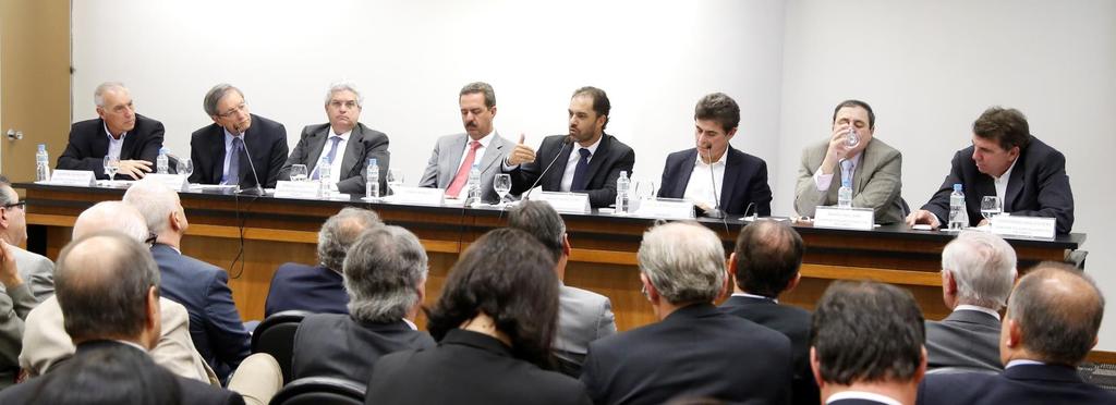 11 de julho Reunião Plenária da Diretoria do DECONCIC Na reunião plenária, o Diretor do DECOMTEC, José Ricardo Roriz Coelho, fez