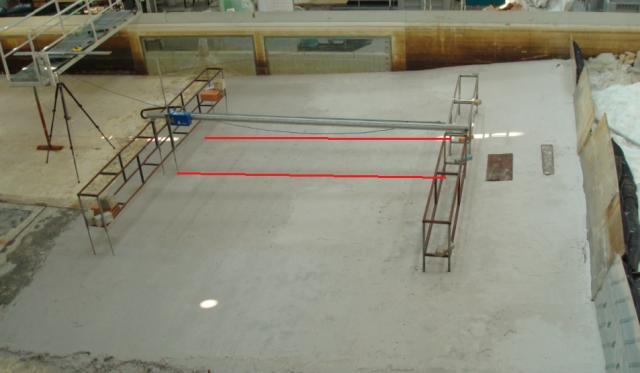 5-Modelação física em laboratório Foram monitorizadas através de um perfilador, dois perfis transversais localizados sensivelmente a meio da extensão da praia, afastados um metro entre si (figura 5.