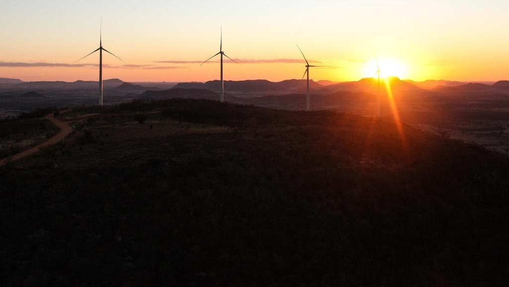 Complementação entre fontes Energias Renováveis: solar e eólica Geração Distribuída Solar