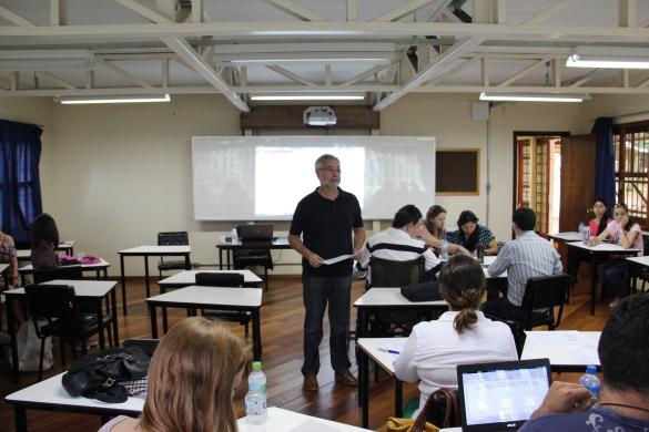 Palestra com o professor Vicenç Font Moll Os alunos do Programa de Pós Graduação em Ensino de Ciência e