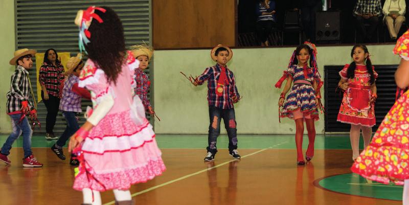 Nossos alunos dançaram ao ritmo do Boi-Bumbá, do Carimbó e do Forró.