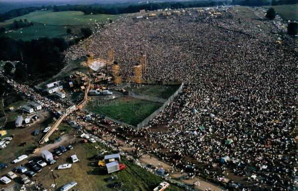 Com isso, o executivo Artie Kornfeld e o empresário hippie Michael Lang resolveram contatar o tal empresário e lhe oferecer a ideia de abrir um estúdio em Woodstock, Nova York.