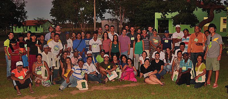 de sementes florestais. A expedição começou na sede da Associação Indígena do Xingu (Atix) em Canarana (MT) e dali saiu para visitar o viveiro e a casa de sementes da cidade.