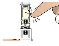 Passo 6 Remover o ar do cartucho 6a Com a agulha a apontada para cima, bater suavemente 2-3 vezes no cartucho transparente para trazer as grandes bolhas de ar para o cimo (Figura N).