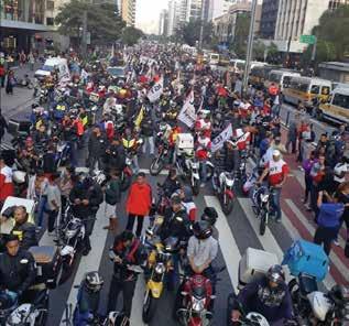 caminhoneiros numa das maiores paralisações que o Brasil já viu, o sindicato e a federação dos motoboys também foram às ruas para reivindicarem o subsídio dado ao óleo para motoristas de caminhão e