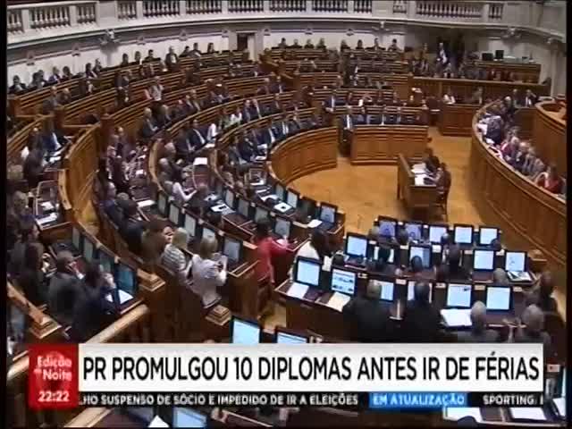 diplomas que tinha recebido da Assembleia da República http://www.pt.