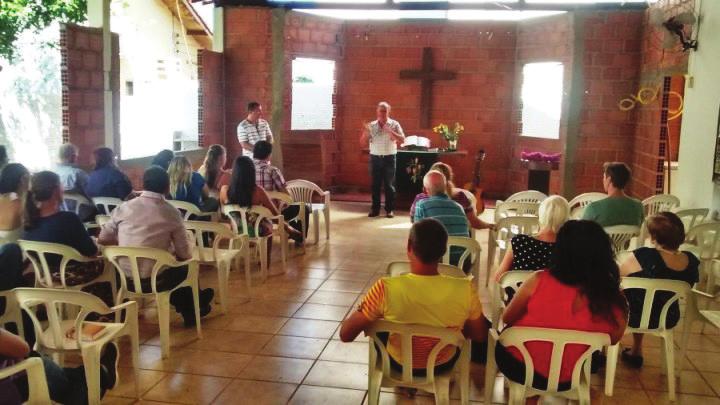 início da reforma do templo de Palmas No último domingo dia 24 de agosto, a comunidade de Palmas teve uma grata surpresa ao se reunir para o culto: o salão da comunidade que por vários anos serviu de