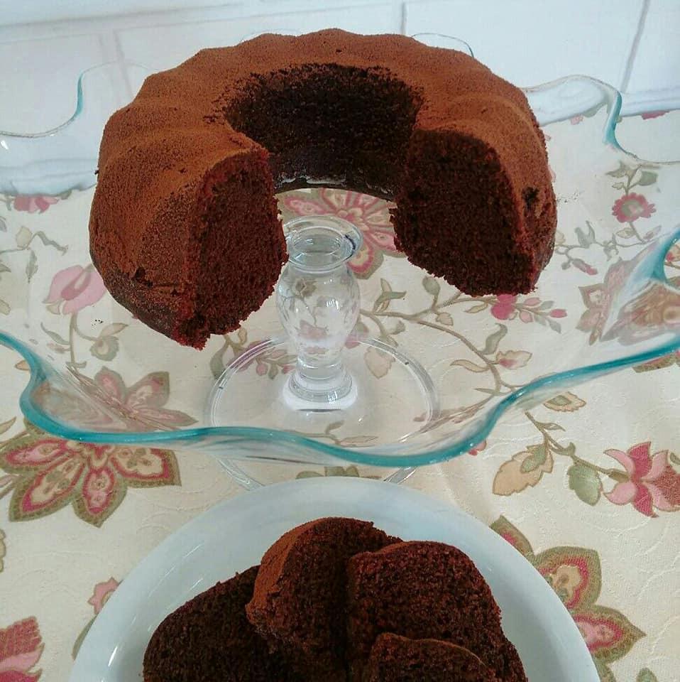 CHOCOLATE Modo de Preparo: 1. Em um bowl misture a farinha de trigo, o açúcar, o chocolate em pó e o sal. 2. Acrescentar o óleo e a água.