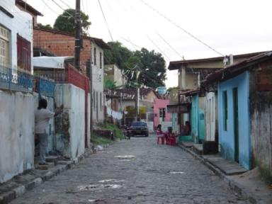 padrão e uma residência de taipa.