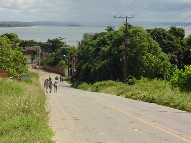 Edificações de três pavimentos são comuns na área. O comércio ocorre no pavimento térreo, e os demais pavimentos têm uso habitacional. As escolas municipais José M. Figueiredo e Antônio O.