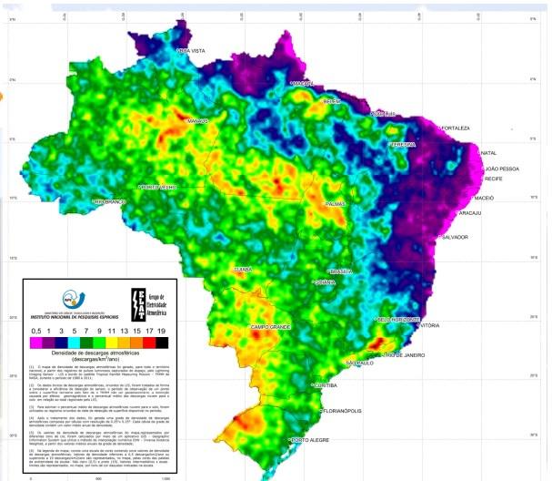 21 Figura 3: Mapa Isoceráunico do território brasileiro Após criteriosa avaliação da figura 3, verifica-se que a área com menor incidência de descargas atmosféricas encontra-se na região litorânea do