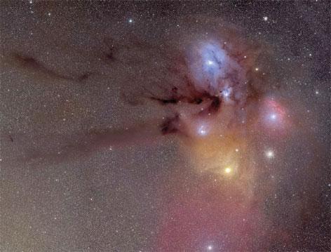: Nebulosas planetárias: associadas a uma anã branca (não é região de formação estelar).