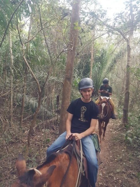 Fotos acima em cavalgada em fazenda de Bonito-MS Na