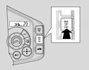 Butonul de avarie BUTON DE AVARIE Dezaburitorul pentru lunetă În cazul în care nu introduceţi cheia în contactul de pornire după dechiderea portierei şoferului, lumina se stinge după aproximativ 30