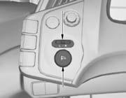 Apăsaţi marginea corespunzătoare a butonului de reglare pentru a mişca oglinda spre dreapta, stânga, sus sau jos. 4. Când terminaţi, mutaţi butonul de selectare în poziţia centrală (oprire).