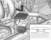 Lichidul de răcire a motorului AVERTIZARE Dacă scoateți bușonul radiatorului când motorul este cald, lichidul de răcire poate țâșni, opărindu-vă grav.