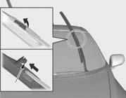 Înlocuirea lamelor ştergătoarelor de parbriz: BRAŢELE ŞTERGĂTOARELOR Modelul cu volan pe partea stângă 1.