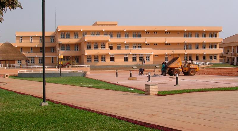 Escola de Língua Portuguesa em Luanda, ANGOLA Ministério da Educação Português 1999 Centre d Enseignement de
