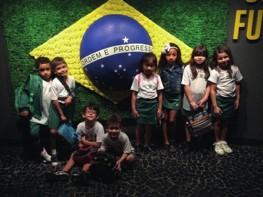 Visita ao museu da Seleção Brasileira de Futebol Os alunos do Fundamental puderam compreender e analisar sobre a inclusão do futebol na nossa cultura, por meio de apresentações históricas.