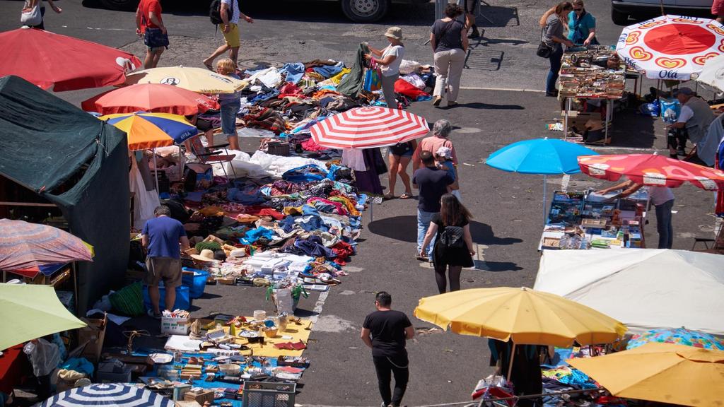 Mercado ilegal Contrabando/Descaminho, falsificação, fraudes, pirataria Desrespeita direitos, normas regulamentares, posturas municipais Não respeita a legislação trabalhista e