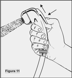 2 - Para que a água saia pela Ducha Manual, com o dedo polegar, pressione a extremidade inferior da alavanca e empurre-a para frente para travar (Figura 11).
