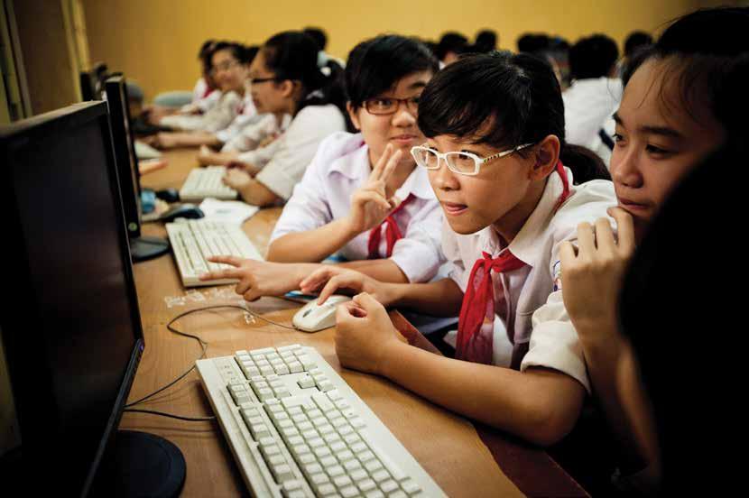 XIII. Tiếp cận truyền thông và công nghệ thông tin Điều tra MICS Việt Nam 2014 thu thập thông tin về tiếp cận truyền thông, sử dụng điện thoại di động, sử dụng máy tính và internet.
