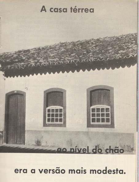 A CASA URBANA A impressão de monotonia era ainda acentuada pela ausência de verde.