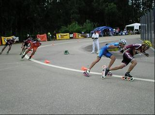 f) Registar as pontuações dos patinadores em todas as voltas a esse efeito destinadas; g) Registar todas as eliminações em todas as voltas a esse efeito destinadas; h) Efetuar todos os registos para