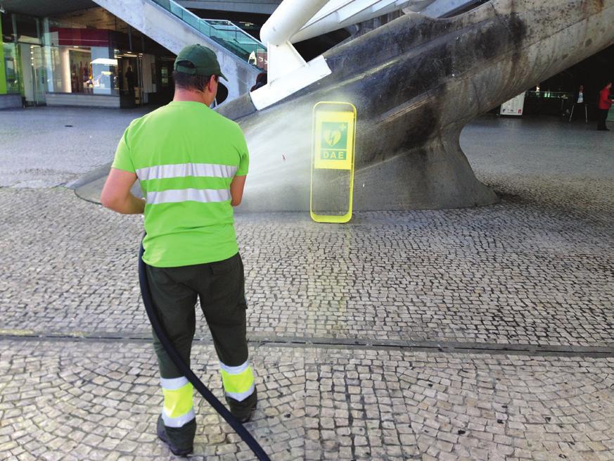 Sistema integrado de videovigilância Sistema de ativação automática dos socorristas (chamada e SMS) Com verniz anti-graffiti Cor Euro Yellow RAL 1016 Fabricada em Portugal