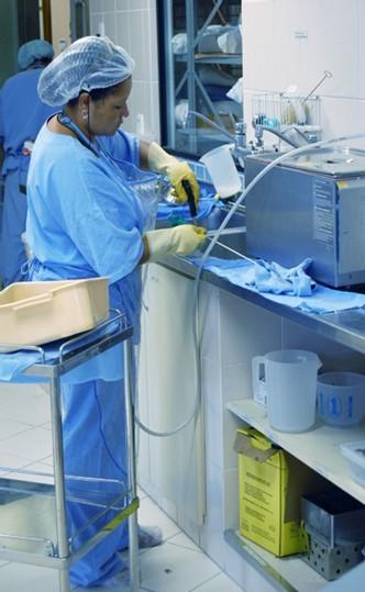 MÁQUINA ULTRA-SÔNICA EXPURGO Esses equipamentos facilitam a limpeza do instrumental cirúrgico, pois lavam