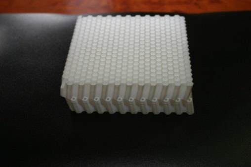 Câteva exemple de structuri realizate prin 3D Printing SLS sunt prezentate în figurile alăturate.