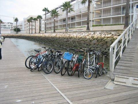 20 (I) Interdição de estacionamento/circulação de viaturas no Porto de Recreio ou Marina, com exceção em áreas específicas devidamente assinaladas.